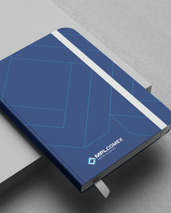 Caderno azul com a marca da MPL Comex
